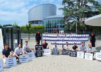 İhraç askeri öğrencilerden AİHM önünde eylem