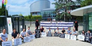 İhraç askeri öğrencilerden AİHM önünde eylem