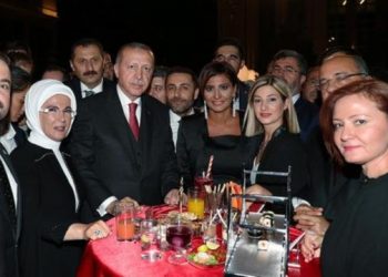 Halk Saray’dan, Saray halktan tasarruf bekliyor: Yiyebileceğiniz kadar ejder meyvesi alın!