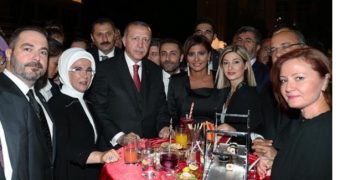 Halk Saray’dan, Saray halktan tasarruf bekliyor: Yiyebileceğiniz kadar ejder meyvesi alın!