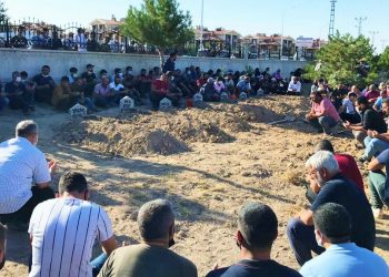 Irkçı katilam göz göre göre geldi: Konya’da katledilen Dedeoğullarının 7 aile üyesi toprağa verildi