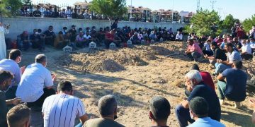 Irkçı katilam göz göre göre geldi: Konya’da katledilen Dedeoğullarının 7 aile üyesi toprağa verildi