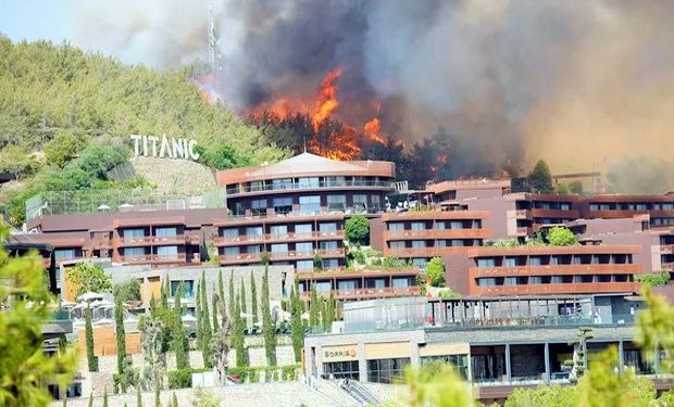 Bodrum’da alevler oteli sardı, yollar kapandı, denizde can pazarı yaşandı