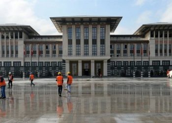 Saray’da cinsiyetçi müdahale ve mobing: Mahkeme, Genel Müdür Ağaoğlu’nun, Esra Sarı’ya yaklaşmamasına hükmetti