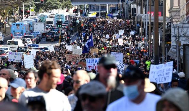 Karantina önlemleri fitili ateşledi: Sydney, Melbourne ve Brisbane’de çok sayıda protestocu gözaltına alındı