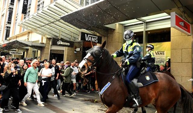 Karantina önlemleri fitili ateşledi: Sydney, Melbourne ve Brisbane’de çok sayıda protestocu gözaltına alındı