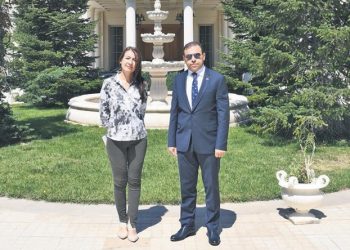 Melek (İpek) Anne’nin gaspedilen villasında poz vermişti: TMSF Başkanı Mühittin Gülal el konulan şirketlerde tepinip gitti