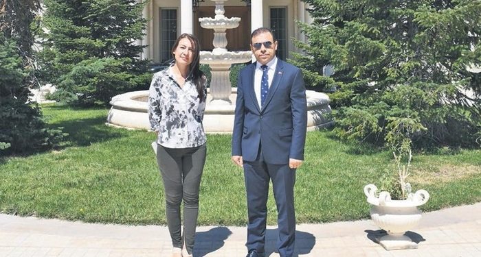 Melek (İpek) Anne’nin gaspedilen villasında poz vermişti: TMSF Başkanı Mühittin Gülal el konulan şirketlerde tepinip gitti
