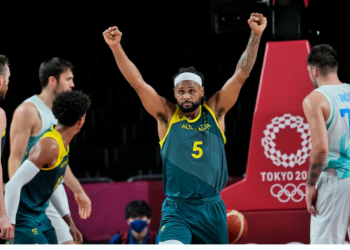 Basketbol tarihinde bir ilk: Avustralya ilk Olimpiyat erkekler madalyasını kazandı