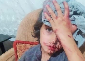 Göçmenlere saldıranlara polis yol gösterdi: Sessiz olun, parça parça hareket edin