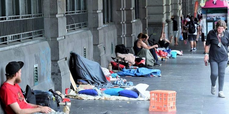 ARO’dan, COVID-19 için önemli adım: Evsizlere sıcak yemek ve gıda kampanyası