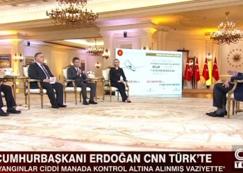 Erdoğan’a sufle veren Abdülkadir Selvi, soruların önceden yollandığını kabul etti