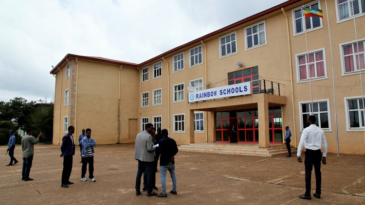 Türkiye Maarif Vakfı (TMV), Etiyopya’nın doğusundaki tarihi Harar şehrinde Fetullahçı Terör Örgütü’ne (FETÖ) ait okulları devraldı. TMV heyeti, "Rainbow Derneği" adıyla kurduğu ve içerisinde anaokulundan liseye kadar tüm kademelerde eğitimin verildiği kampüsü teslim aldı.  ( Minasse Wondimu Hailu - Anadolu Ajansı )