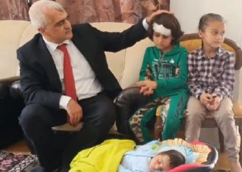 Gergerlioğlu’ndan ırkçı saldırıya uğrayan Suriyeli aileye ziyaret