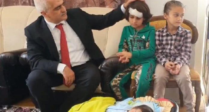 Gergerlioğlu’ndan ırkçı saldırıya uğrayan Suriyeli aileye ziyaret