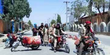 Cumhurbaşkanı Ghani, görevi bıraktı: Taliban Kabil’i kuşattı, kentten kaçışlar başladı