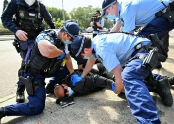 218 kişiye gözaltı: Melbourne’de  Covid-19 protestolarına polis müdahalesi