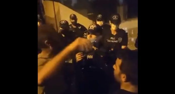 Polis saldırganlara böyle yol gösterdi: Sessiz olun, parça parça hareket edin