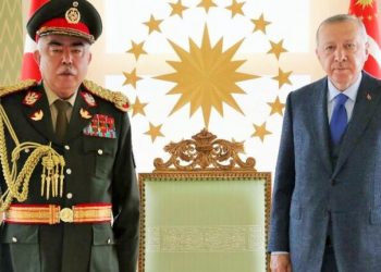 Taliban Raşid Dostum’un sarayında: Türkiye’ye yakın iki Afgan lider ülkeden kaçtı