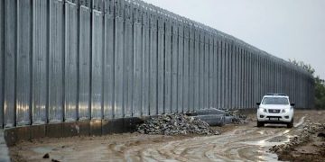 Yunanistan’ın Türkiye sınırına ördüğü duvar 40 km’ye uzadı