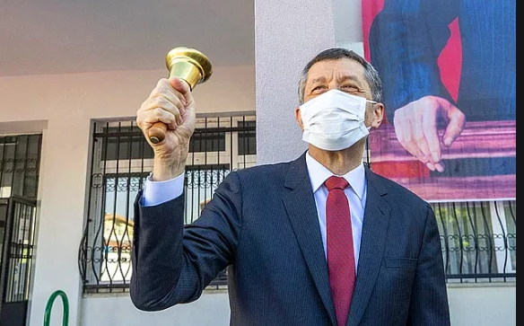 Milli Eğitim Bakanı Ziya Selçuk görevden alındı