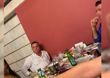 Davasına baktığı işadamıyla aynı masada görüntülenen hakim açığa alındı