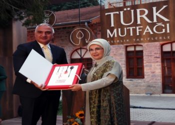 Parası halkın cebinden: Emine Erdoğan’ın tarif kitabının maliyeti 975 bin TL