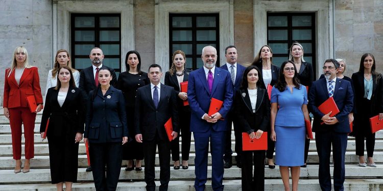Arnavutluk’u kadınlar yönetecek: 17 kişiden oluşan bakanlar kabinesinin 12’si kadın bakan
