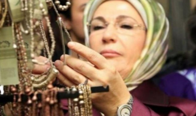 Emine Erdoğan, Afrika’daki açlığı 30 bin euroluk saatiyle anlattı