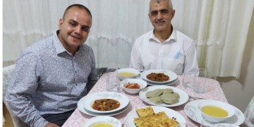 Gergerlioğlu ve Saçılık’ı evinde misafir eden KHK’lı Semih Akkuş’a ‘gözdağı’ operasyonu