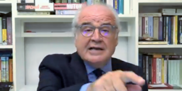 Yazar Bayraktaroğlu: Masumları hapislerde çürüten zihniyetin, cezasız kalacağını mı zannediyorsunuz!