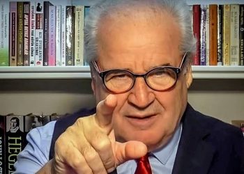 Yazar Bayraktaroğlu: Bürokraside işlerini iyi yapan Cemaat’in ne kadar parlak çocuğu varsa hepsi gitti