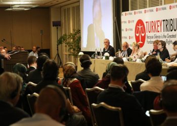 AKP rejiminin kan donduran tablosu: Öğretmen Mehmet Alp, Turkey Tribunal’de işkenceyi anlattı