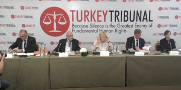 AKP rejiminin kan donduran tablosu: Öğretmen Mehmet Alp, Turkey Tribunal’de işkenceyi anlattı