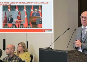 Profesör Lanotte, Turkey Tribunal’de işkencenin fotoğrafını gösterdi: Erdoğan rejiminin kaçırdığı Orhan İnandı