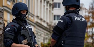 Almanya’da Türkiye’ye para kaçırdığından şüphe edilen 46 kişinin evi ve işyeri basıldı