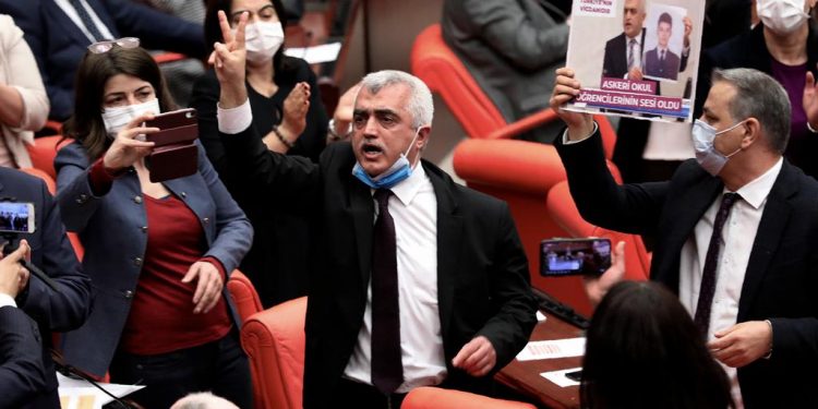 Gergerlioğlu: Mustafa Şentop hakkımda sahte evrak düzenletti, yüzüne söyleyince salonu terk etti