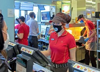 Woolworths, Aldi ve Coles, marketler zincirinden çalışanlarına aşı zorunluluğu