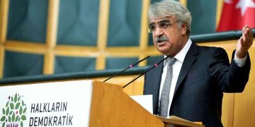 HDP Eş Başkanı Mithat Sancar: TÜGVA kamuyu kendi arka bahçesine çevirmiş