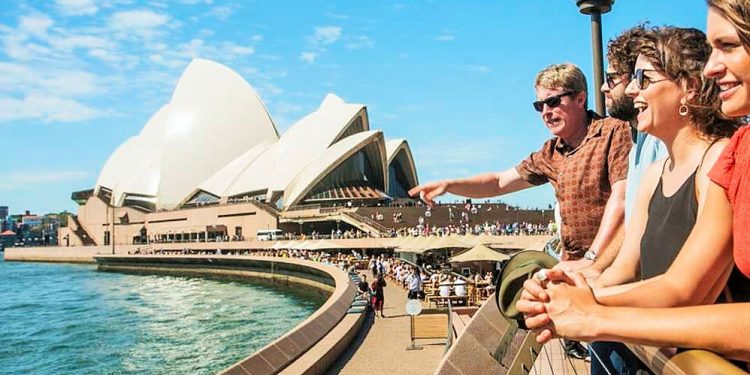 Sidney turistlere açıldı: Avustralya, korona önlemlerini aşamalı olarak kaldırmaya hazırlanıyor