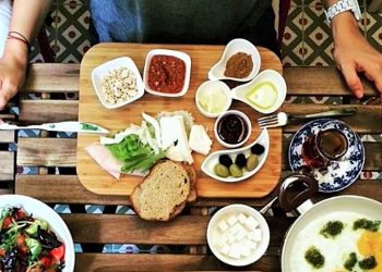 Bir AK Partili yöneticiyle gündem muhabbeti