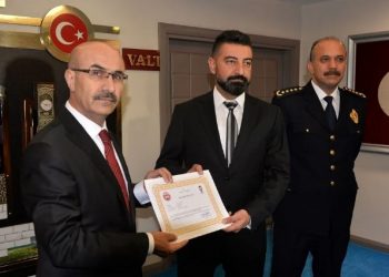 25 kilo uyuşturucuyla yakalanan ‘ödüllü polis’ tutuklandı