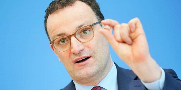 Alman Sağlık Bakanı uyardı: Yılın sonuna kadar herkes ya aşı olacak,  ya da ölecek