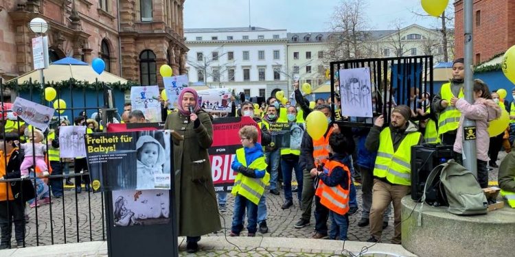 Dünya Çocuk Hakları Gününde, Erdoğan rejimi lanetlendi: Almanya’dan ‘Tutsak bebekler ve anneleri’ bırakın çağrısı