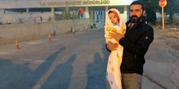 4 aylık bebeği annesinden ayırdılar: Bebek süt için emniyetin önünde bekletiliyor