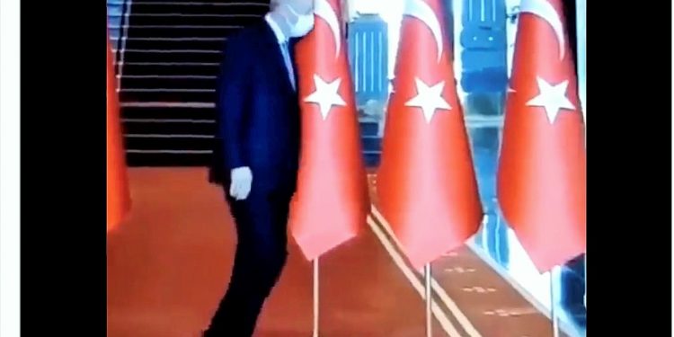Saray’da yürüyemez hale geldi: Erdoğan’ın yürümekte zorlandığı görüntüler