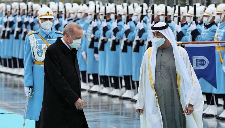 Turkish President Recep Tayyip Erdogan (L) welcomes Abu Dhabi's Crown Prince Sheikh Mohammed bin Zayed Al Nahyan (R) during an official ceremony at the Presidential Complex in Ankara, on November 24, 2021. (Photo by Adem ALTAN / AFP)