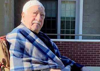 Cumhuriyet ve Oda TV’nin bir yalanı daha çöktü: Hocaefendi kampta, günlük programlarına aynen devam ediyor