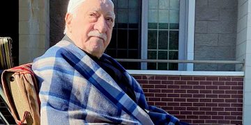 Cumhuriyet ve Oda TV’nin bir yalanı daha çöktü: Hocaefendi kampta, günlük programlarına aynen devam ediyor