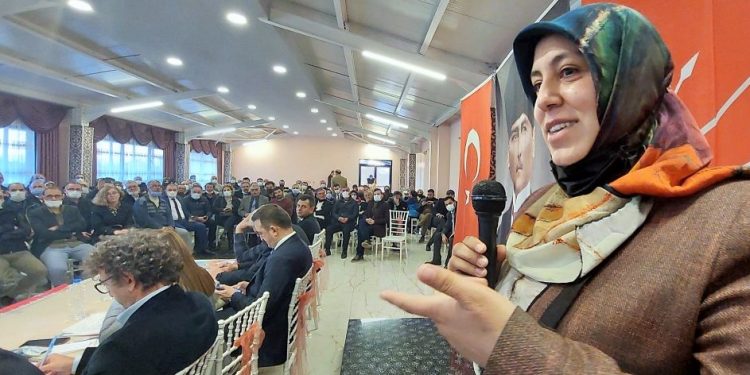 AKP rejiminin cinnet hali: Şehit eşi KHK’lı Hilal hemşire “terörist” diye cezaevine gönderiliyor